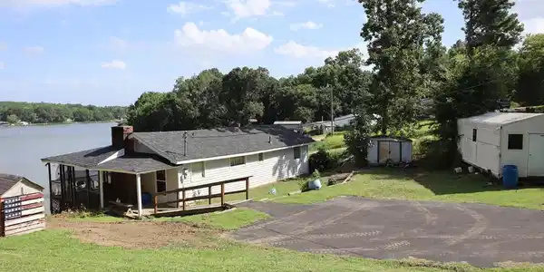 1186 Virginia Cir