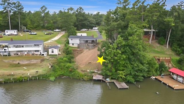 Image 3: .39 ACRE LOT W/ 95' LAKE FRONTAGE