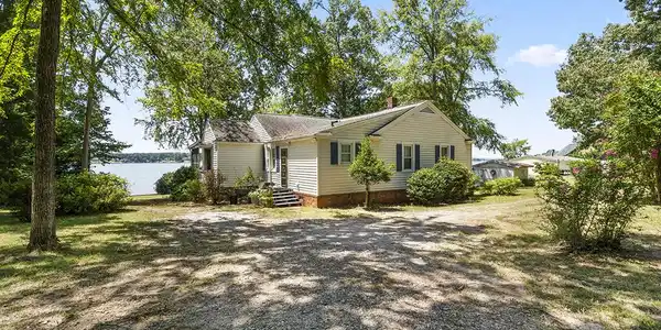 2283 Pineland Shores Cir