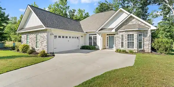 104 King Circle