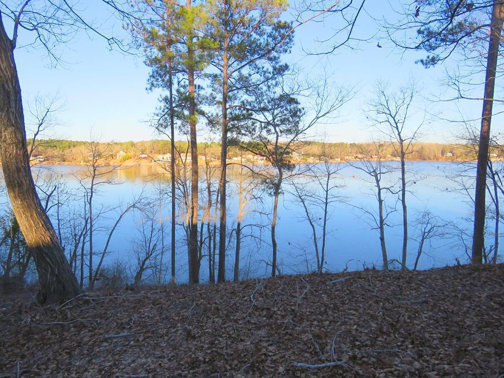 Image 2: BEAUTIFUL LONG VIEW TO THE RIGHT