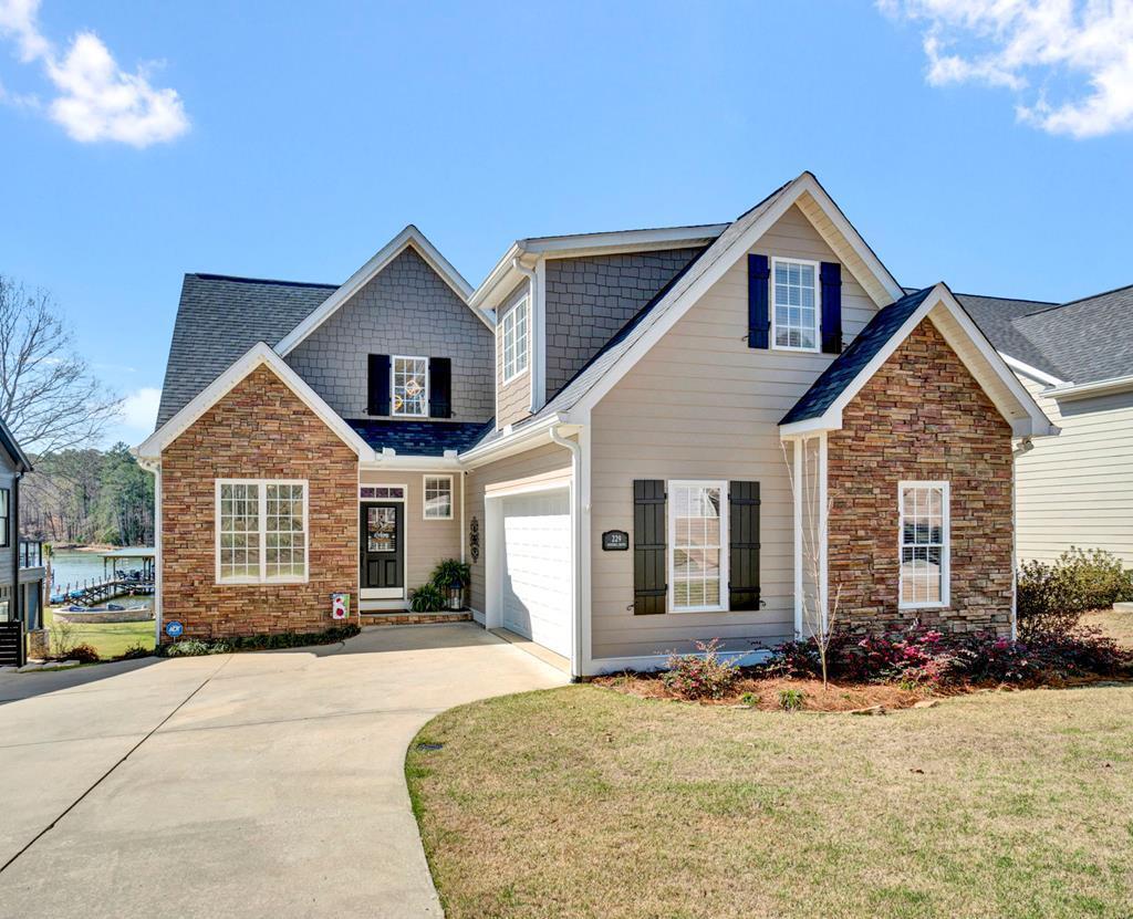 Image 2: YOUR LAKEHOUSE!, 3-Levels, 6 Bedr/3.5 Baths, 2-Car Garage