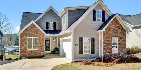 Image 2: YOUR LAKEHOUSE!, 3-Levels, 6 Bedr/3.5 Baths, 2-Car Garage