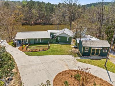 114 John Dr