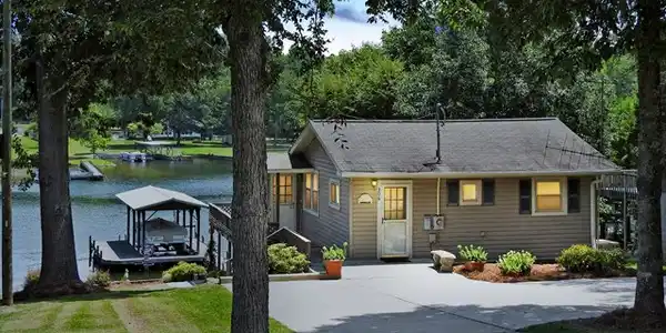 306 Pinelake Drive