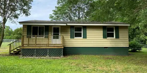 101 Linda Ln