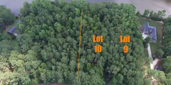 408/410 Eagles Harbor Dr.