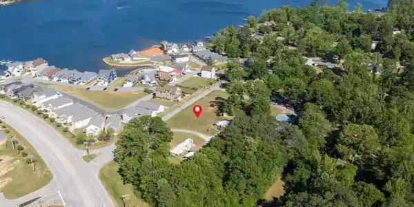 102 Lakeshore Dr