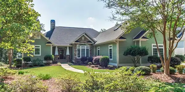 322 Commonwealth Drive