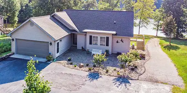 350 Watersedge Dr