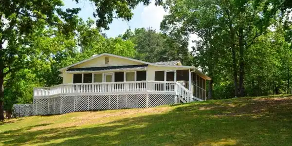1104 Amber Hill Circle 