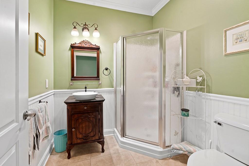 Image 2: 2nd Bathroom