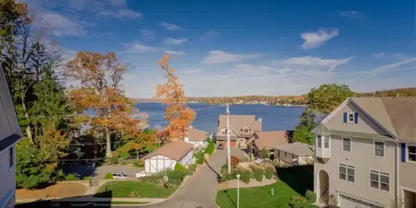 35 Catamaran Ct