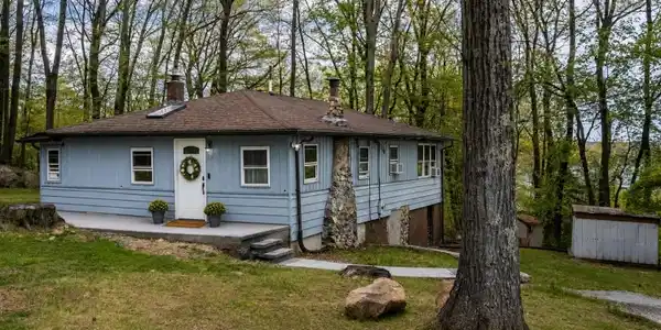 15 Mohican Ave