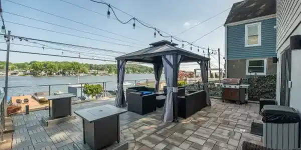 33 S Lakeside Ave