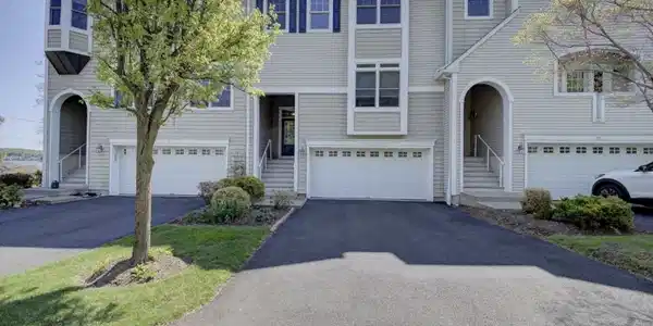 33 Catamaran Ct