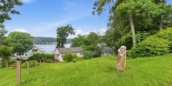 22 Alpine Dr
