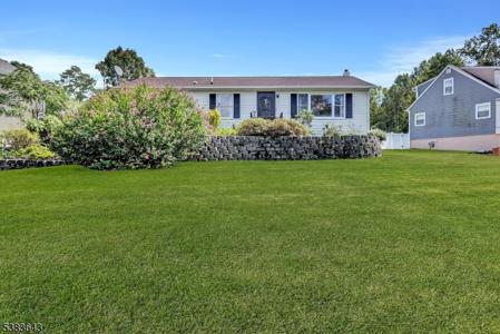 18 Ringwood Ln