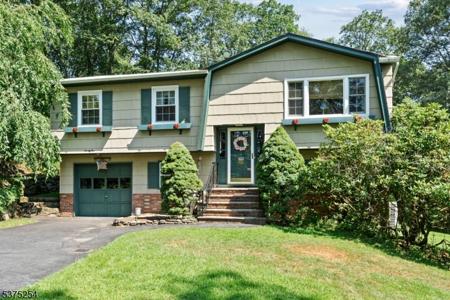 25 Mohawk Ave