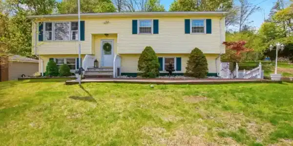 22 Holiday Dr