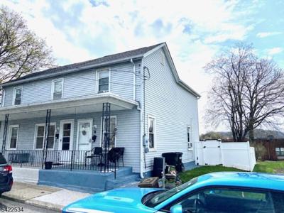 842 Mill St