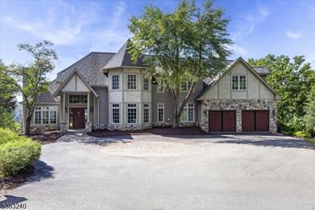 15 Laurel Ter