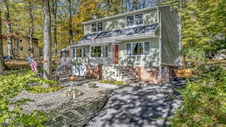 51 Lakeside Dr