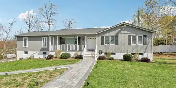 24 Yacht Club Dr