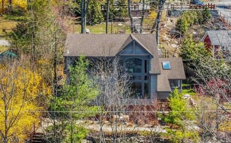 1046 Lakeside Dr E