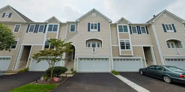 28 Lakeshore Dr