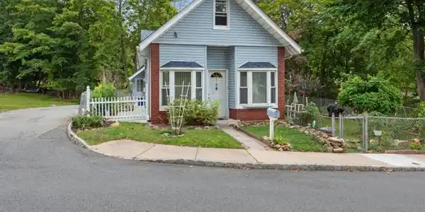 18 Windemere Ave