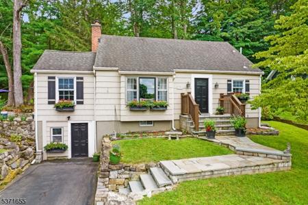 137 Hillside Rd