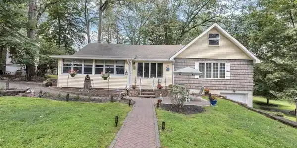 9 Woodland Rd