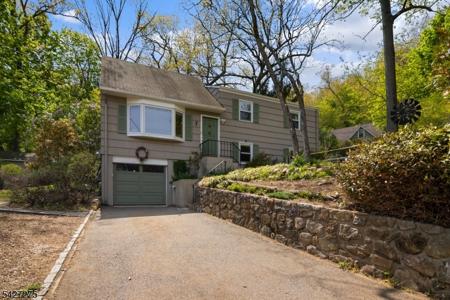 11 Watchtower Rd