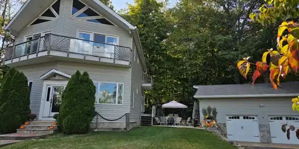 16 Shore Rd