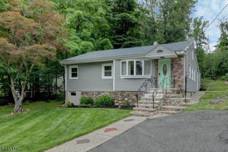 122 W Lake Shore Dr