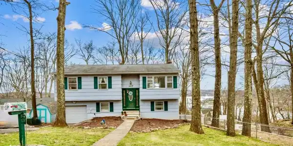 227 Carentan Rd