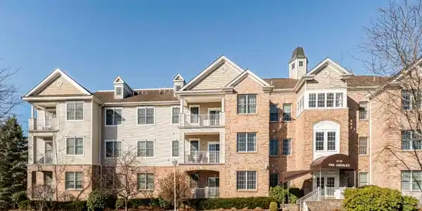 52 Ridgeview Ln