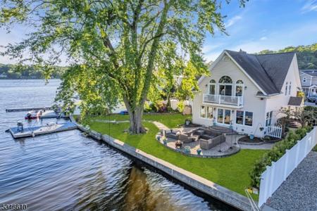 35 Benedict Dr
