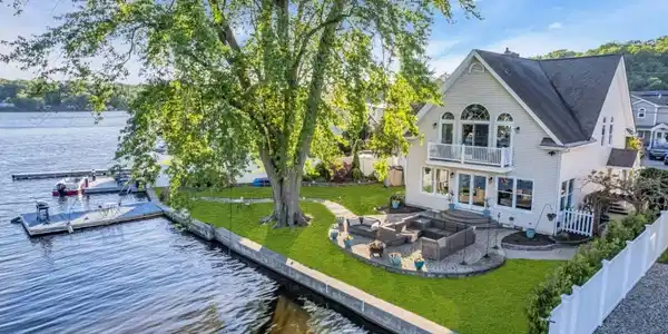 35 Benedict Dr