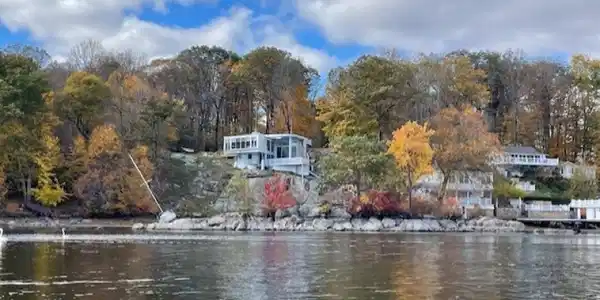 25 Raccoon Island Rd