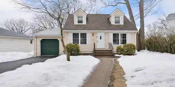 627 E Vail Rd