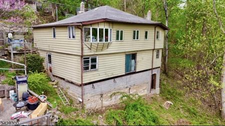 167 Lakeside Dr W