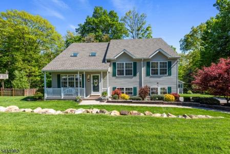 21 Towpath Ln
