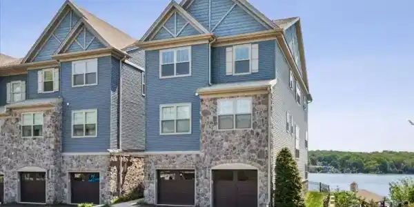 401 Mariners Pointe