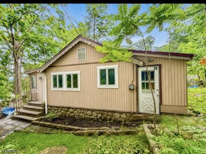 29 Ferris Ln