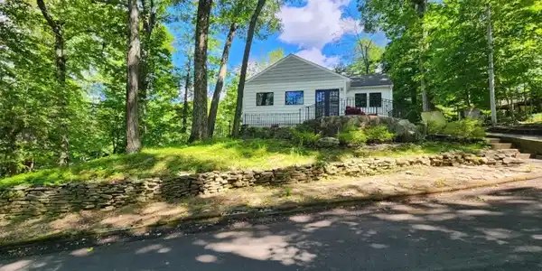 7 Raccoon Island Rd