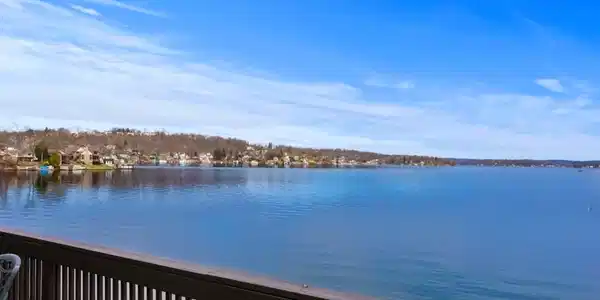 31 Lakeshore Dr