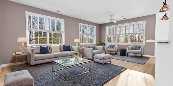40 Ridgeview Ln