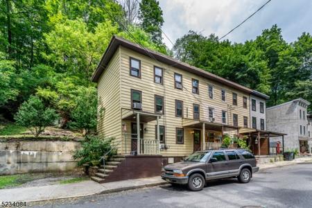 146 York St